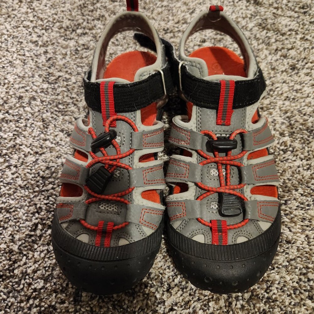 Summer close toe shoes boys size 4